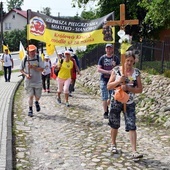 Pielgrzymi w drodze z Miastka do Sianowa