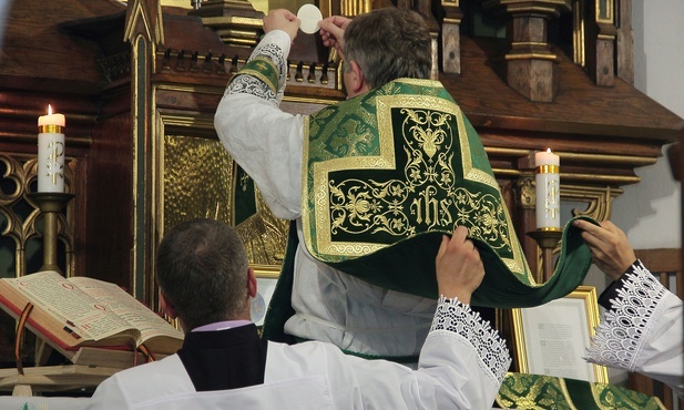 Nowe papieskie normy dla przedsoborowej liturgii