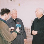 Jako tłumacz podczas wywiadu z abp. Piero Marinim, ceremoniarzem Jana Pawła II.