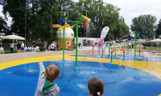 Katowice. Wodny plac zabaw na Osiedlu Tysiąclecia oficjalnie otwarty 