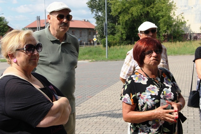 Irena Wiernicka opowiadała o mieście. Z lewej Anna Ozga.