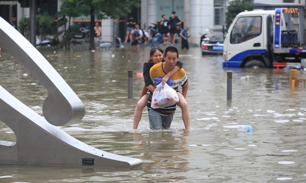 Chiny: Tragedia w zalanym metrze