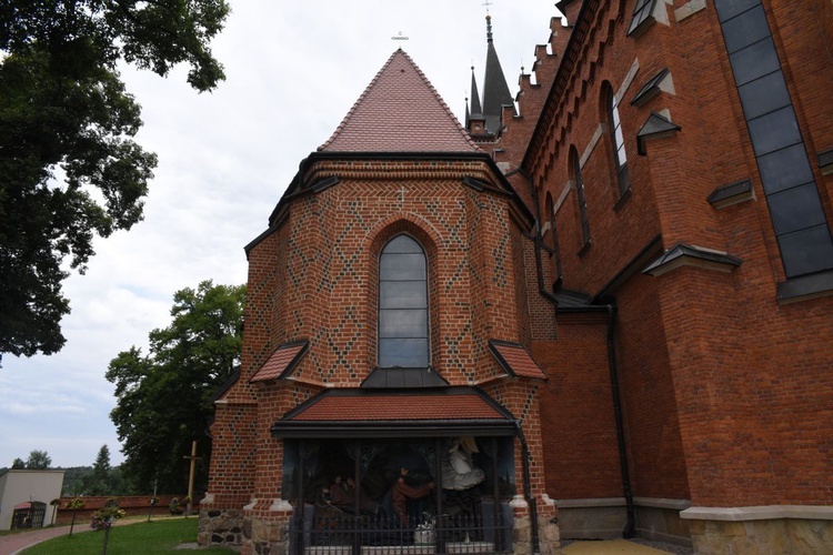 Kościół pw. św. Marii Magdaleny fundacji Jana Długosza został włączony w bryłę XX-wiecznej świątyni.