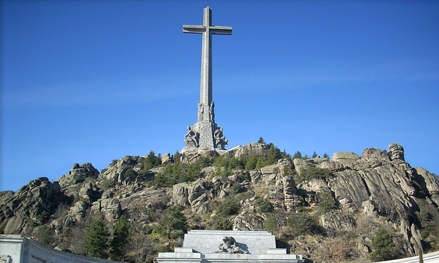 Hiszpania: Hierarcha kościelny wystąpił w obronie krzyża i mnichów z Doliny Poległych