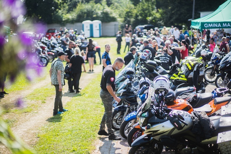 Parada motocyklowa i poświęcenie pojazdów w Marcinowicach