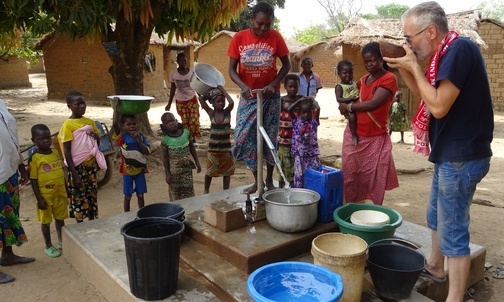 Studnia w Afryce to życie - studnia w Kowone sfinansowana przez darczyńców