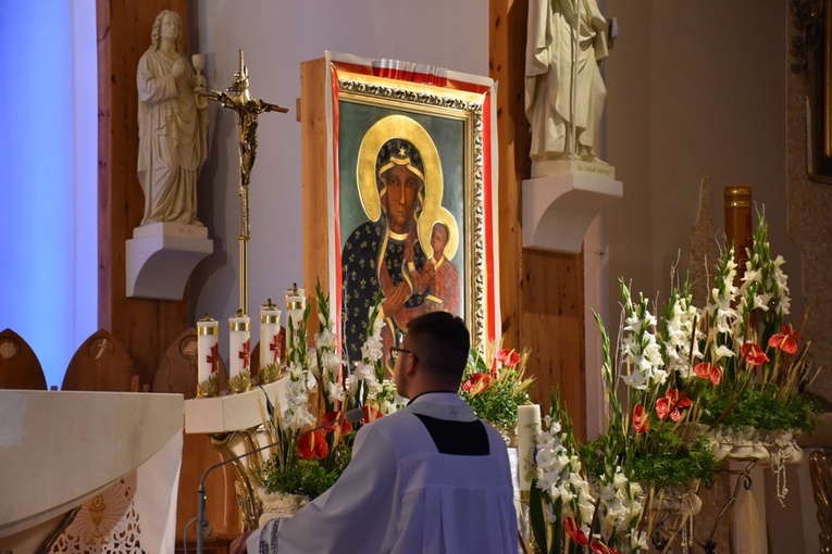 Spotkania modlitewne rozpoczynają się codziennie o godz. 20.30.