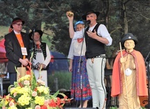 Prezes Jakub Gołdyn odebrał Złotą Muszlę św. Jakuba dla szczyrkowskiego oddziału Związku Podhalan.