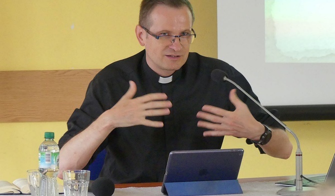 Ks. dr Marcin Kowalski w fascynujący sposób opowiedział w Ustroniu-Hermanicach o św. Pawle i jego listach.