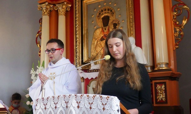 Słotwiński rodak, ks. Sławomir Pietrszko (L) świętował razem z parafianami odpust Porcjunkuli w tutejszej kaplicy Matki Bożej Anielskiej.