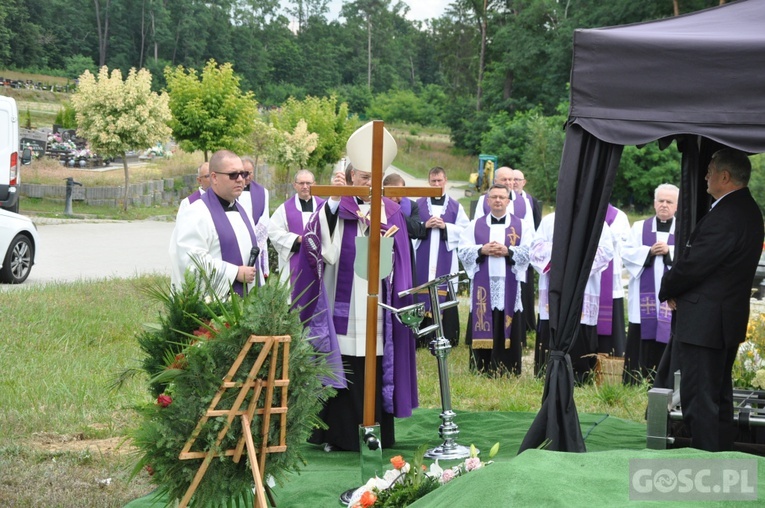 Zielona Góra: Pogrzeb ks. Henryka Nowika