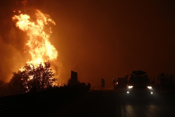 Grecja: Tysiące osób uciekło przed pożarami