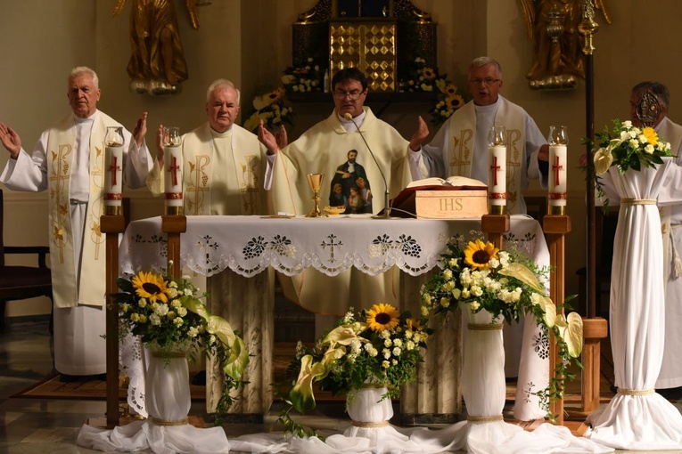 Mszy św. dziękczynnej w 150. rocznicę śmierci bł. Edmunda przewodniczył kapelan sióstr służebniczek dębickich ks. prof. Ireneusz Stolarczyk.