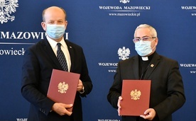 Wojewoda i dyrektor Caritas Polska podpisali porozumienie 12 sierpnia w siedzibie Mazowieckiego Urzędu Wojewódzkiego.