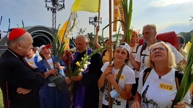 Pielgrzymów WAPM, wchodzących rankiem na jasnogórski szczyt, powitał kard. Kazimierz Nycz.