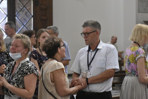 Radosne spotkanie oaz przy kościele pw. św. Anzelma w Rzymie