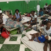 Haiti: Bandy kryminalne utrudniają pomoc, apel o korytarze humanitarne