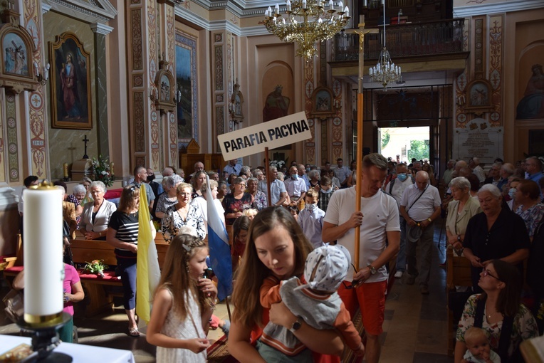 Pielgrzymi z Żychlina i Msza św. z wprowadzeniem relikwii papieża