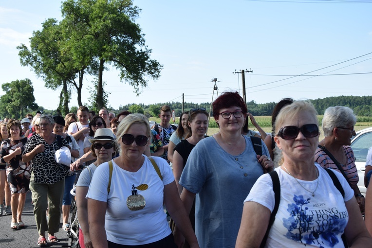 Pielgrzymi z Żychlina i Msza św. z wprowadzeniem relikwii papieża