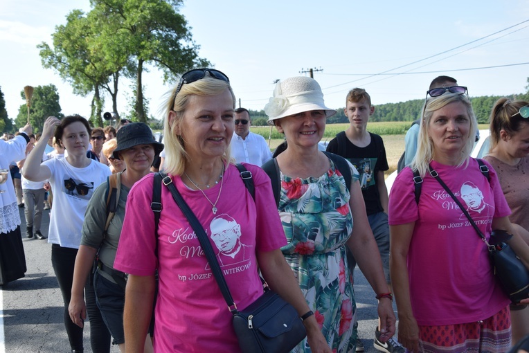 Pielgrzymi z Żychlina i Msza św. z wprowadzeniem relikwii papieża