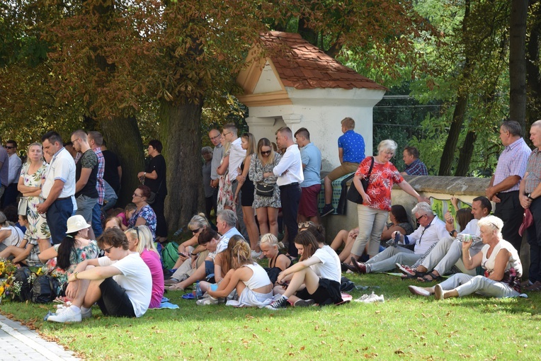 Pielgrzymi z Żychlina i Msza św. z wprowadzeniem relikwii papieża