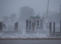 USA: Tropikalna burza Henry pozbawiła prądu setki tysięcy ludzi