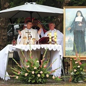 Msza św. przy kapliczce staje się tradycją.