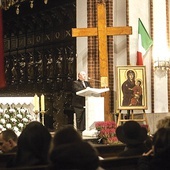 Krzyż i ikona ŚDM gościły w Warszawie w 2015 r. w ramach przygotowań do spotkania w Krakowie.