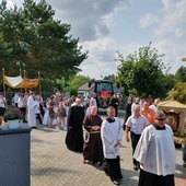 Odpust ku czci Matki Bożej Częstochowskiej w Oleśnikach połączony z dożynkami.