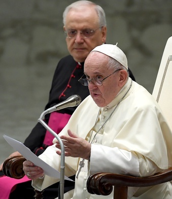 Wyzwanie związane ze skandalami seksualnymi. Co Papież zrobił od spotkania w 2019 roku?