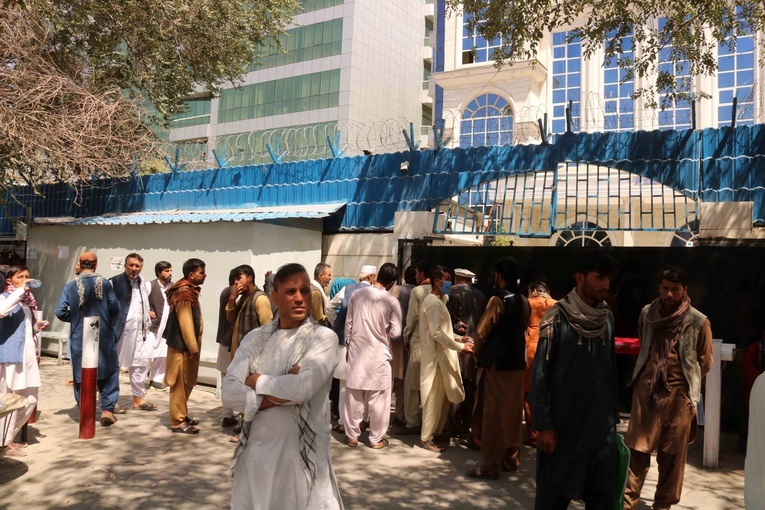 Brytyjskie media: W ambasadzie w Kabulu pozostawiono dane afgańskich pracowników