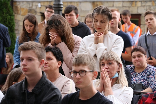 Symbole ŚDM w skarżyskiej Ostrej Bramie