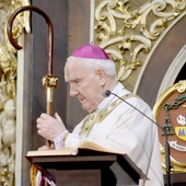 Bp Ignacy Dec w czasie jednej z uroczystych liturgii.
