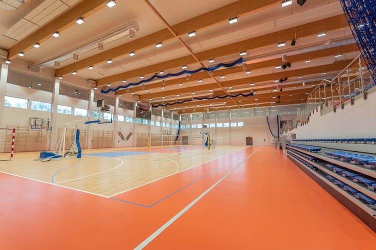 Nowa hala widowiskowo-sportowa w Trzebnicy już otwarta. Pomieści tysiąc osób