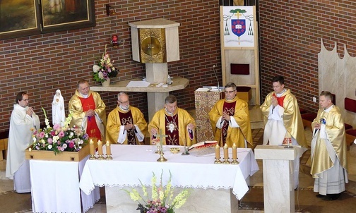 Mszy św. z misyjnym posłaniem Agnieszki Nowak przewodniczył bp Roman Pindel.