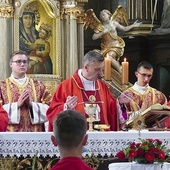 Biskup R. Pindel przewodniczył uroczystości po polskie stronie.
