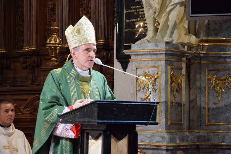Biskup Nitkiewicz podczas kazania.