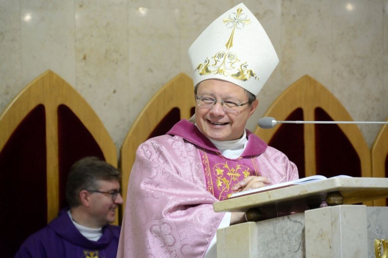 Arcybiskup otrzyma od organizatorów statuetkę "przyjaciela małżeństw".