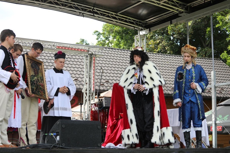 Grupa Teatralna Effatha pdtworzyła scenę spotkania króla z delegacją parafian z Rajczy.