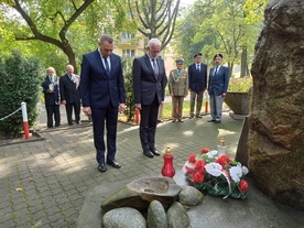 Władze Tarnobrzega oddały hołd obrońcy miasta.