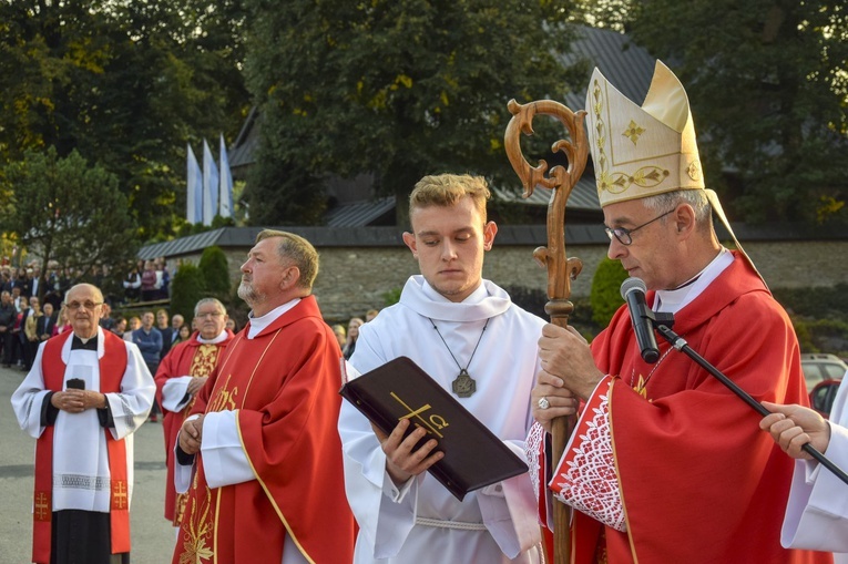 Ochotnica Dolna. Poświęcenie placu pod budowę nowego kościoła