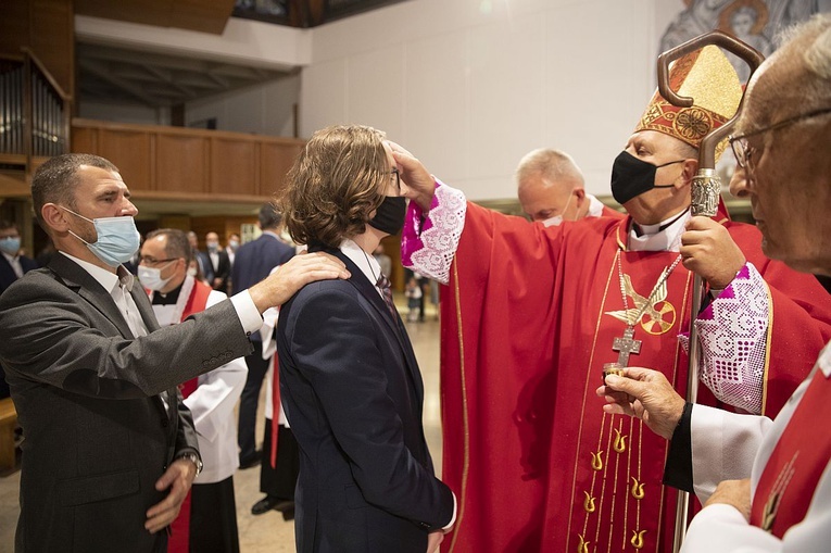 Bp Tadeusz Pikus do bierzmowanej młodzieży: Bądźcie święci