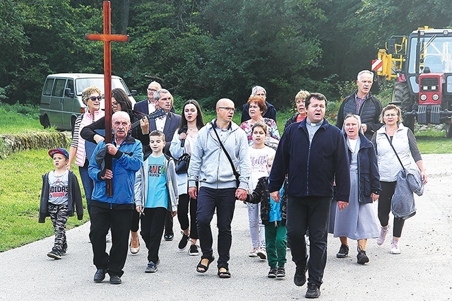 Połczynianie wsparli swoją obecnością parafian z Ogartowa.