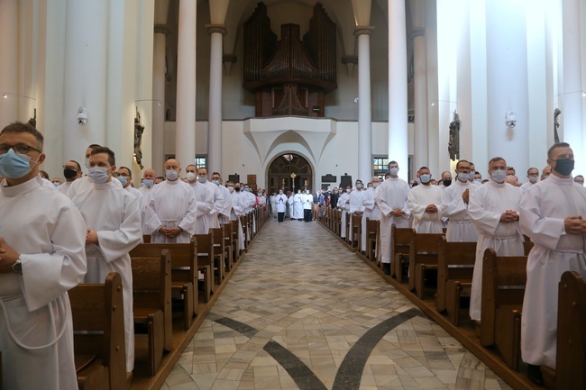 Nowi nadzwyczajni szafarze Komunii Świętej, cz. 1