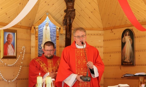 Mszę św. sprawowali ks. Krzysztof Sordyl i ks. Maciej Dąbrowski.