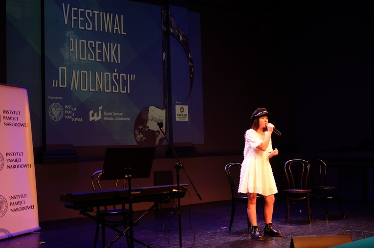 Michalina Juchnik i Weronika Wołowczyk zwyciężyły w finale V Festiwalu Piosenki "O Wolności"