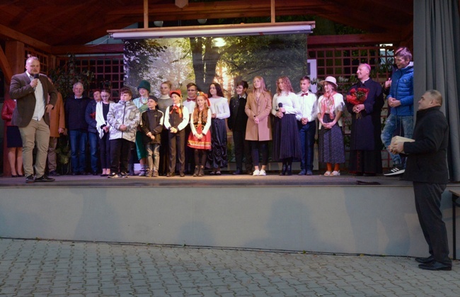 Między pokoleniami - spektakl teatru parafialnego
