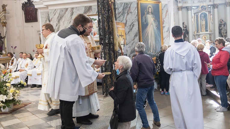 Pielgrzymka Żywego Różańca do Barda