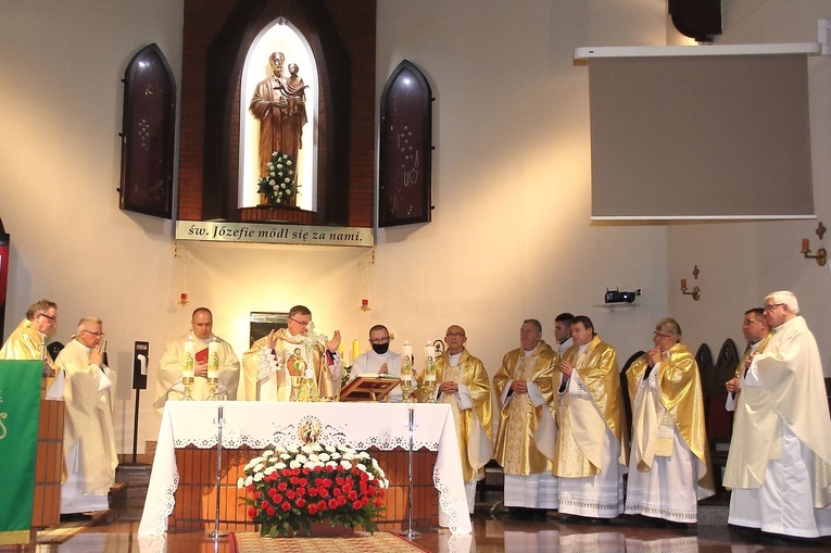 Uroczystość zawierzenia św. Józefowi w Słupsku 