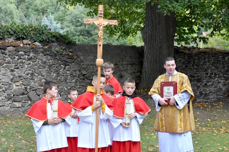 Bojanice. Abp Mokrzycki dał im relikwie św. Jana Pawła II